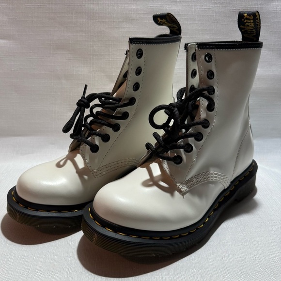 NIB Dr. Martens 1460 W Smooth white lace up boots Size: 5 - Picture 2 of 6